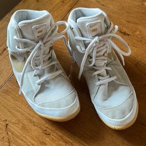 Nike Men’s white wrestling shoes size 8